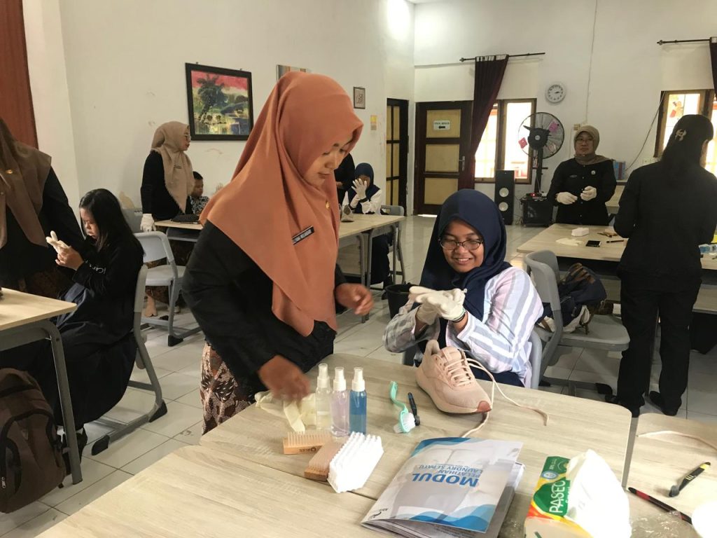 dokumentasi shoes cleaning